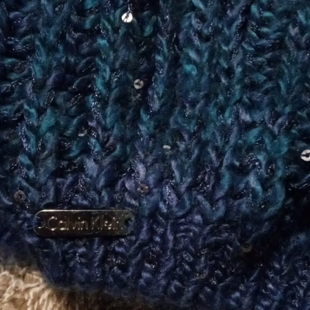 Calvin Klein NWT peacock ombre sequin beanie